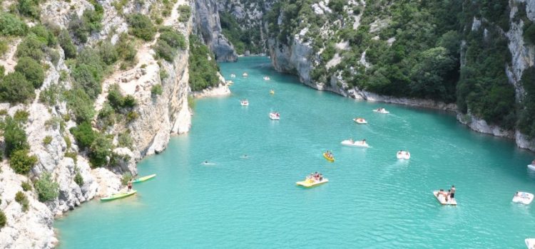 Vacances en camping proche du Lac de Sainte Croix : quel est le meilleur camping ?